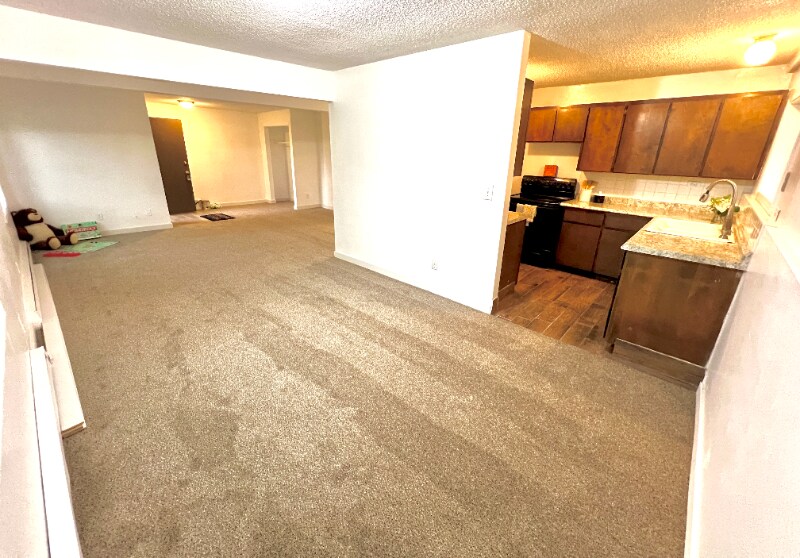 Building Photo - 1005 Bloyd St