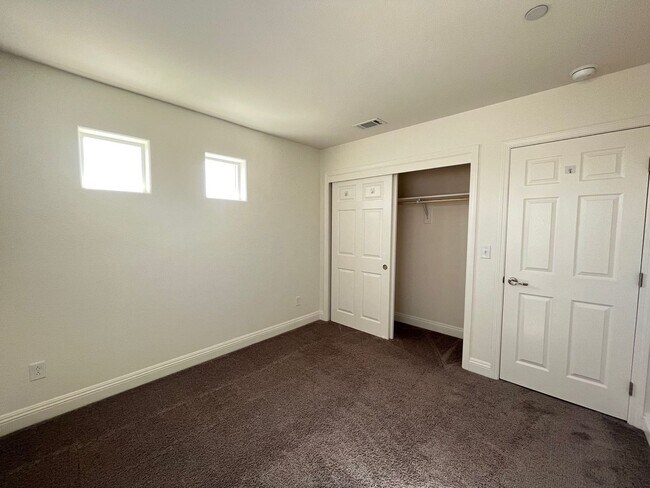 Building Photo - 307 Ninos Dr