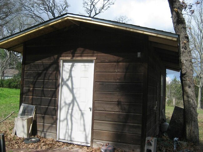 Building Photo - 169 Pine Song