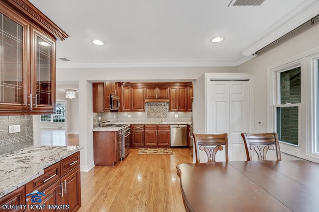 Building Photo - 335 Brookside Ln