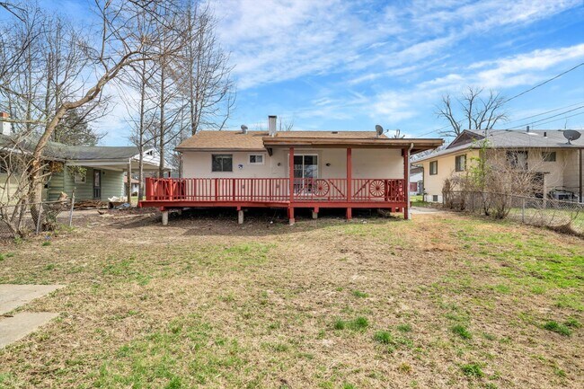 Building Photo - 10765 Spring Garden Dr