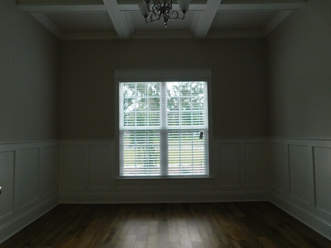 Building Photo - Grove Point Beauty