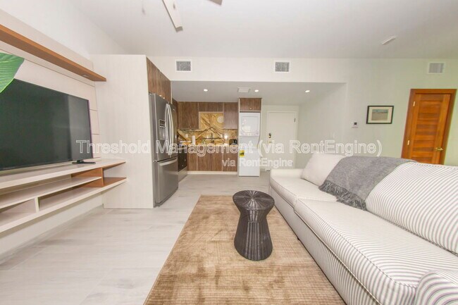 Building Photo - 820 Ocean Dr