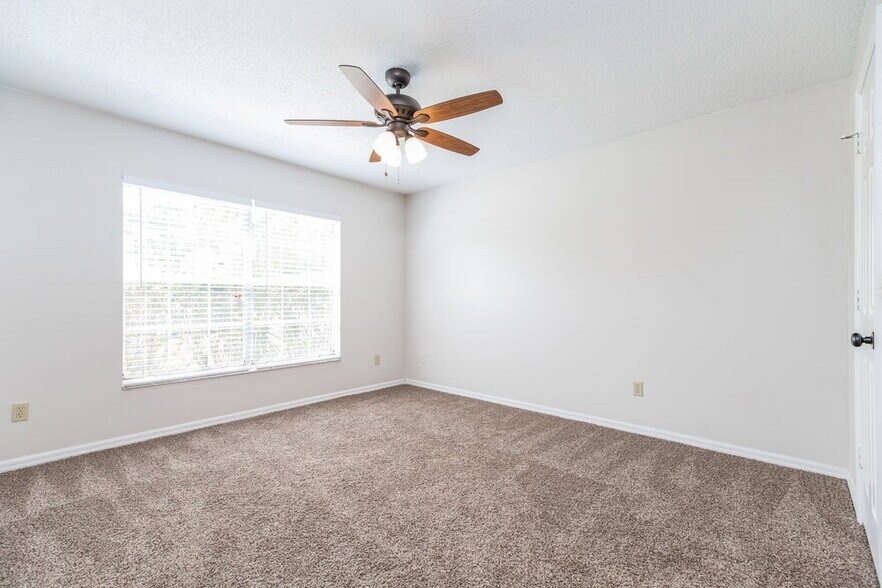 Building Photo - 664 Weybridge Ct