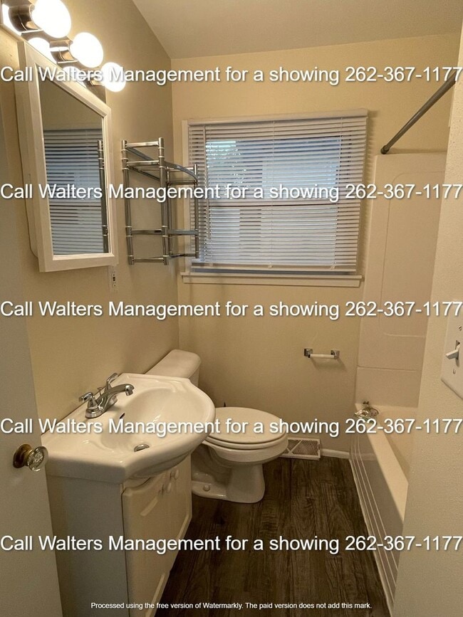 Building Photo - Pewaukee 3 Bedroom 1 Bath Home for Rent