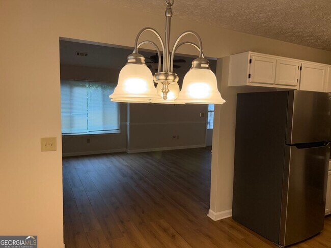 Building Photo - 1819 Cres Hill Dr NW