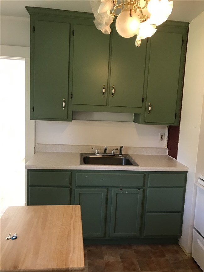 Building Photo - 83 Whitlock Rd