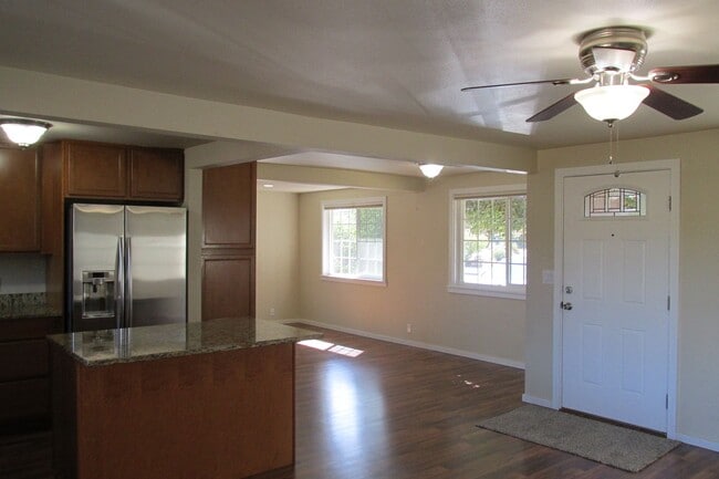 Building Photo - 3 Bedroom House in Mount Vernon