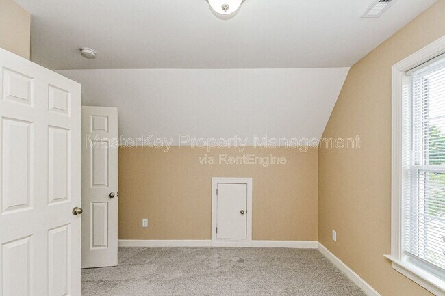 Building Photo - 225 Braxman Ln