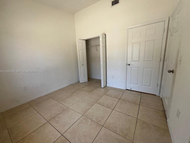 Building Photo - 3824 SW 48th Ave