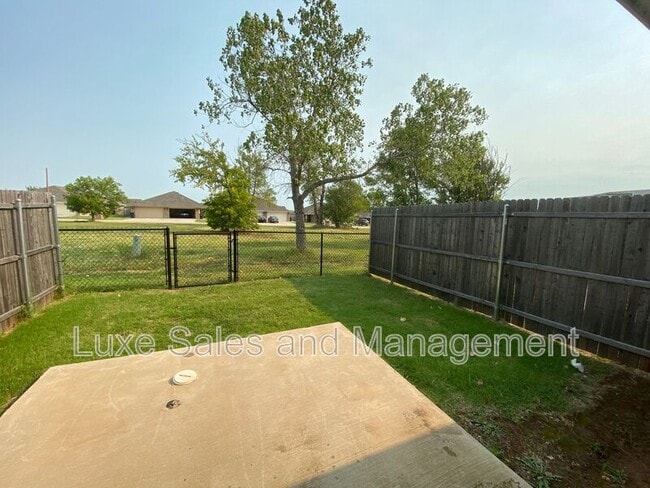 Building Photo - 749 SW 14th St