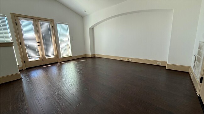 Building Photo - 1805 W 24th St
