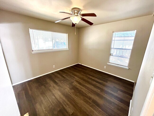 Building Photo - *COMING SOON* Cozy & Convenient – 3 Bedroom Home Near Shopping & Highways!