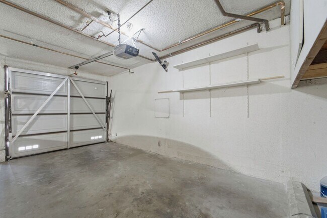 Building Photo - Renovated Coastal Townhome in Prime Santa Monica
