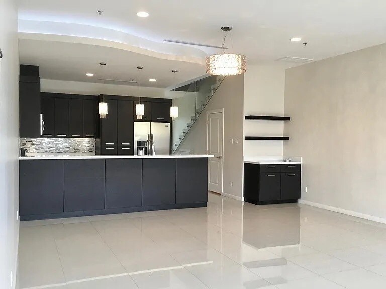 Building Photo - 3010 S L Ln
