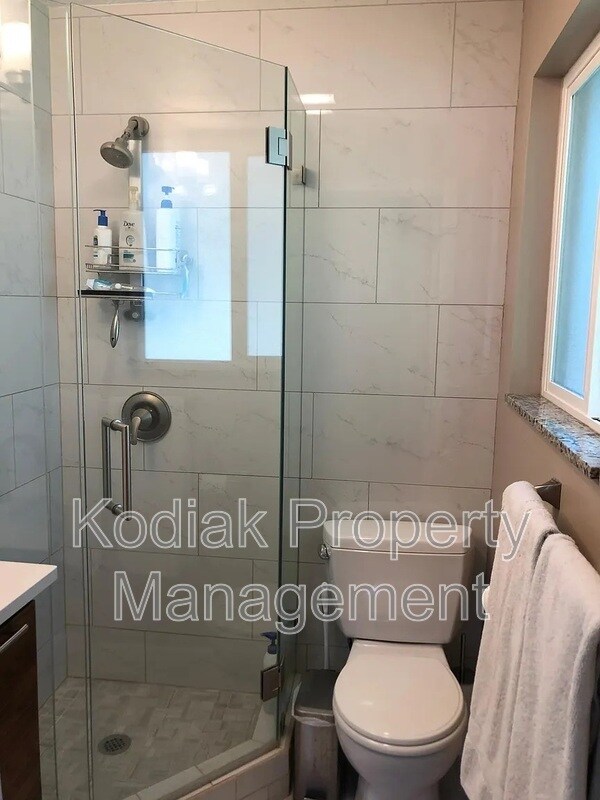 Building Photo - 3397 Eastwood Dr