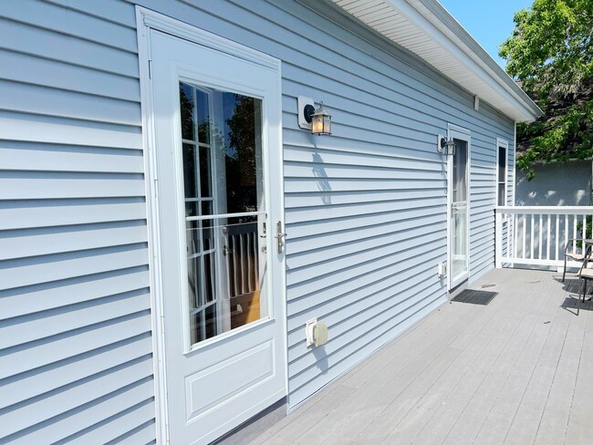 Building Photo - AVAILABLE NOW! Elegant 3-Bed Condo in Prim...