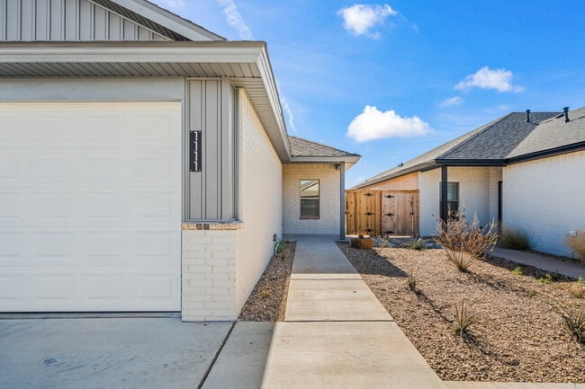 Building Photo - Brand new town home in Iron Horse!!