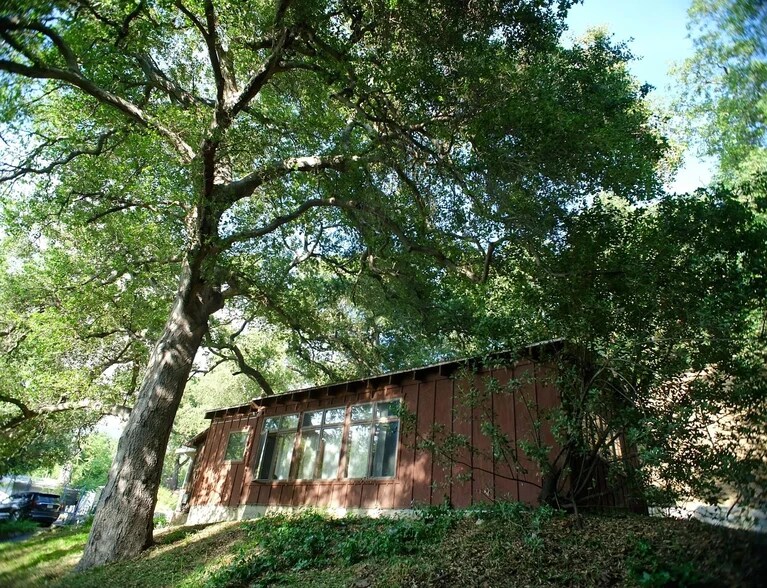 Building Photo - 9710 Mistletoe Rd