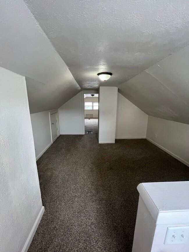 Building Photo - 532 Clifford Ave