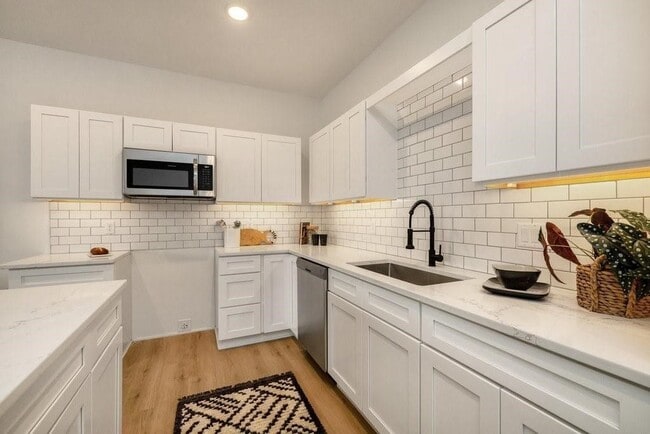 Building Photo - 6501 Hickman Rd