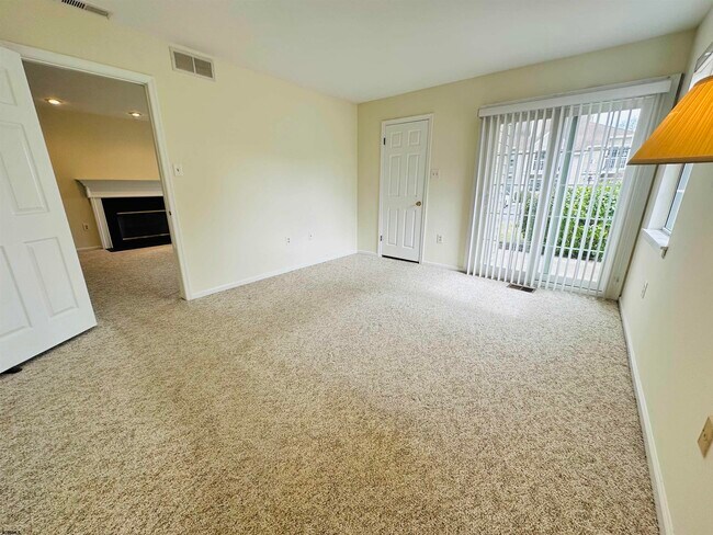 Building Photo - 550 Central Ave