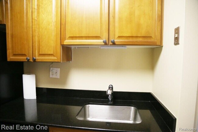 Building Photo - 1001 W Jefferson Ave