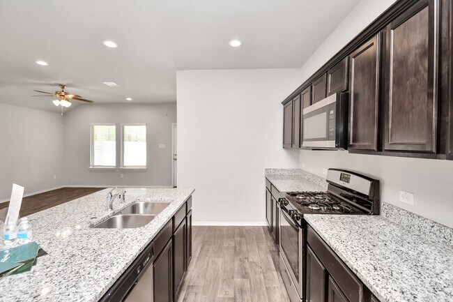 Building Photo - 9946 Ranger Falls Ln