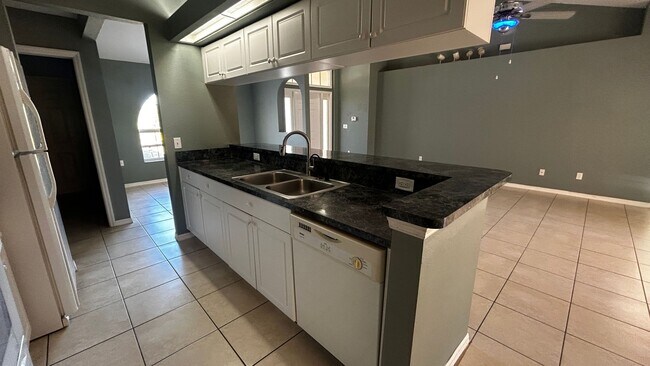 Building Photo - Charming and Spacious Single-Family Home