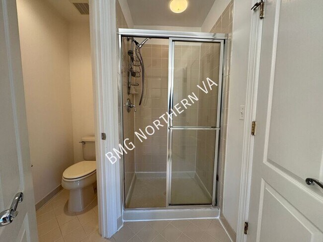Building Photo - 3091 McKinnon Way