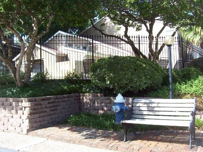 Building Photo - 1860 White Oak Dr
