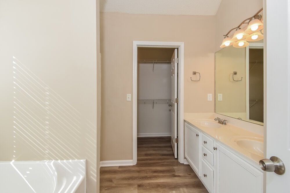 Building Photo - 301 Providence Dr