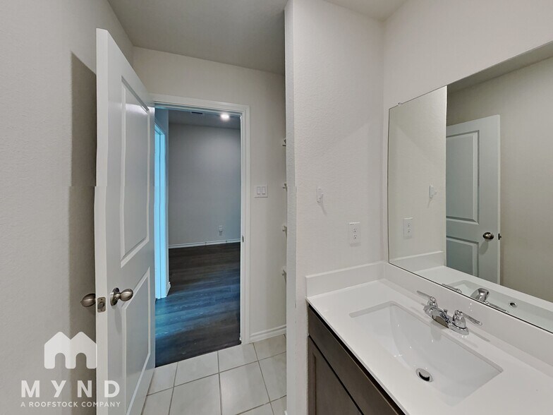 Building Photo - 4101 Black Canyon Dr