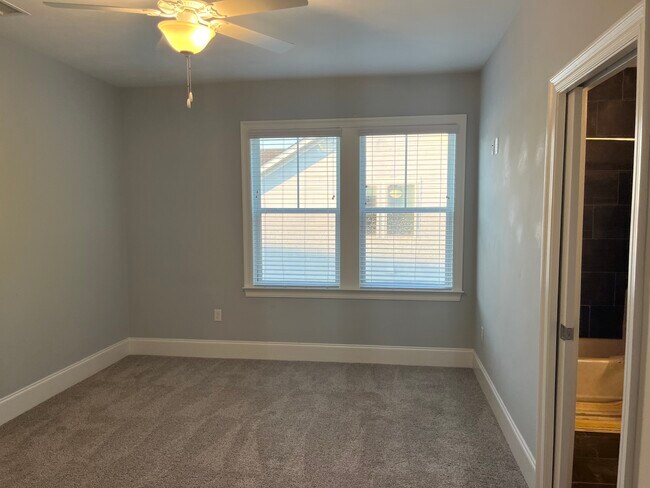 Building Photo - 5851 Vlg Rdg Wy