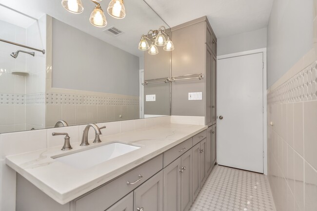 Building Photo - 4611 Merwin St