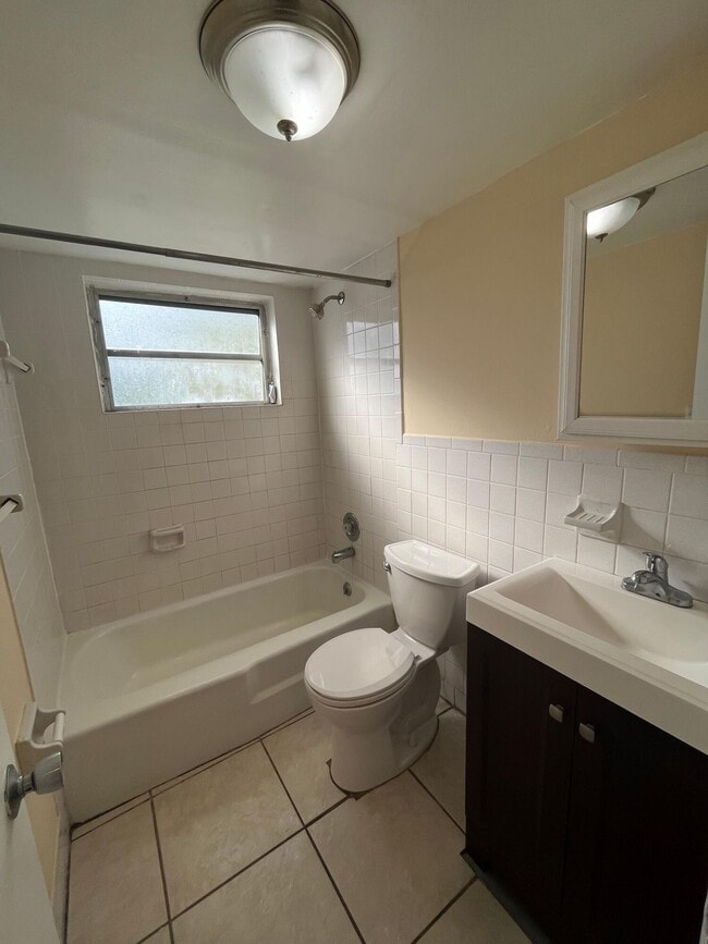 Building Photo - 700 S Broadway