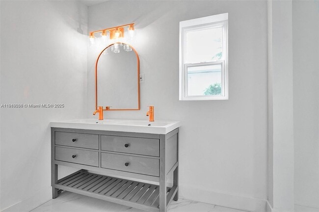 Building Photo - 9173 Byron Ave