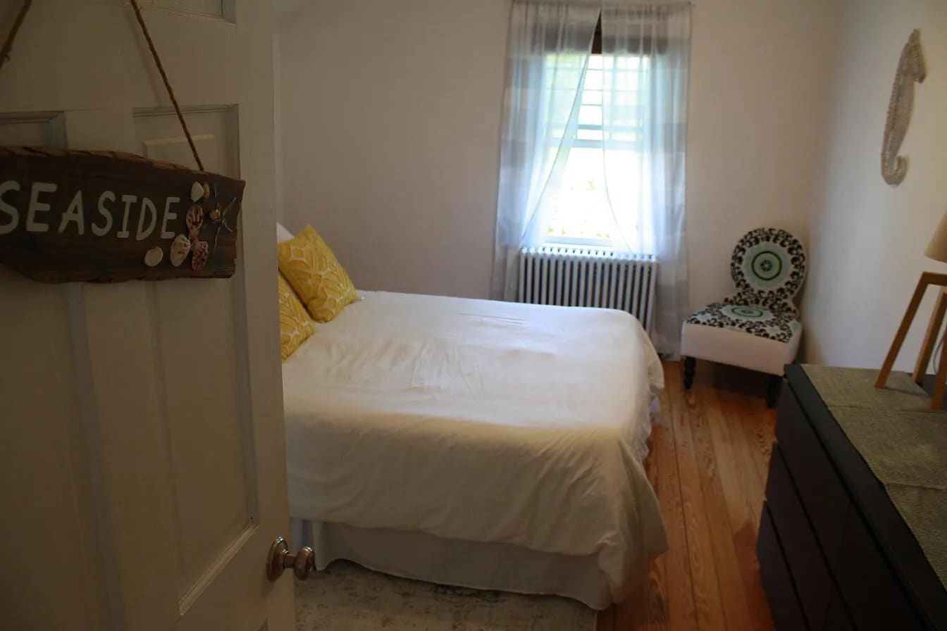 Building Photo - 68 W Narragansett Ave