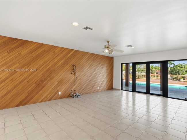 Building Photo - 21151 NE 22nd Ct