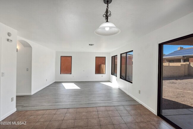 Building Photo - 4830 S VALLECANO Dr