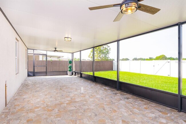 Building Photo - 4190 Roberta Dr