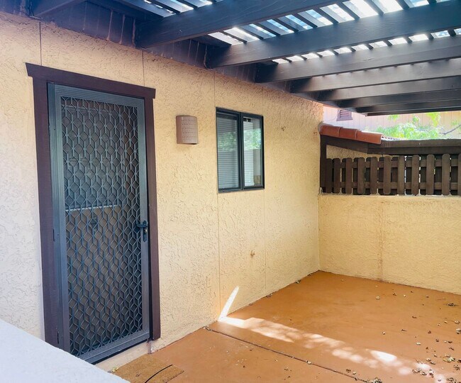 Building Photo - 155 Canyon Diablo Rd