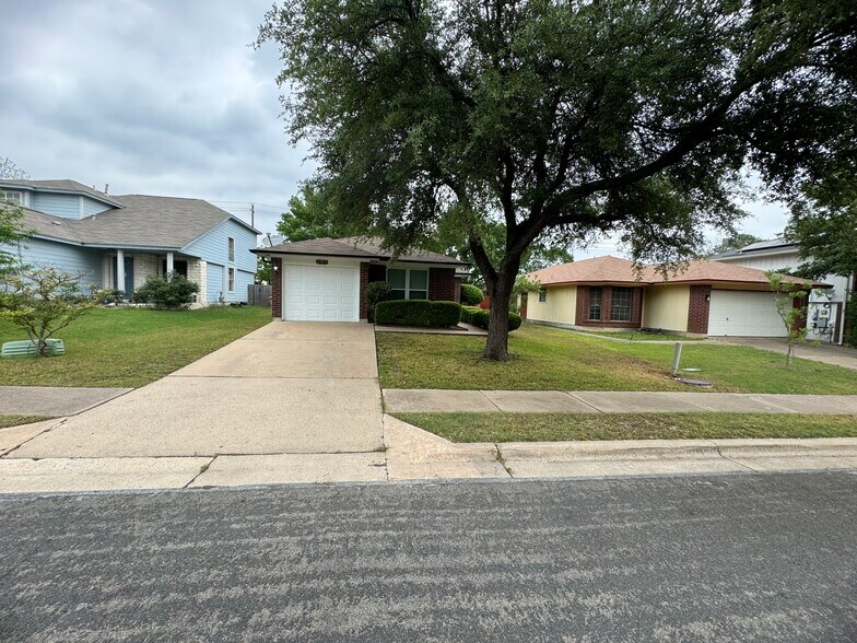Drive way and one car garage. Electric Garage door opener included. - 736 Patchway Ln