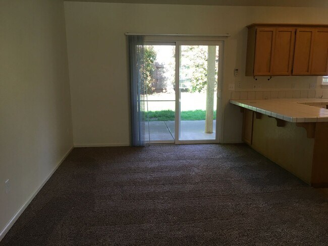 Building Photo - Windsor Estates in Pine Grove!
