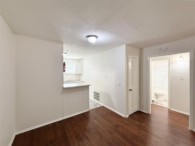 Building Photo - 3633 N MacGregor Way
