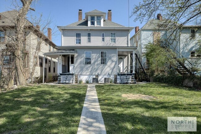 Building Photo - 135 E Norwich Ave