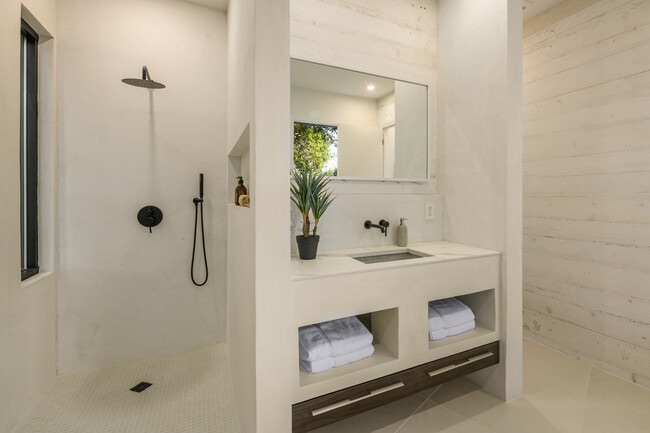 Building Photo - 8896 Lookout Mountain Ave