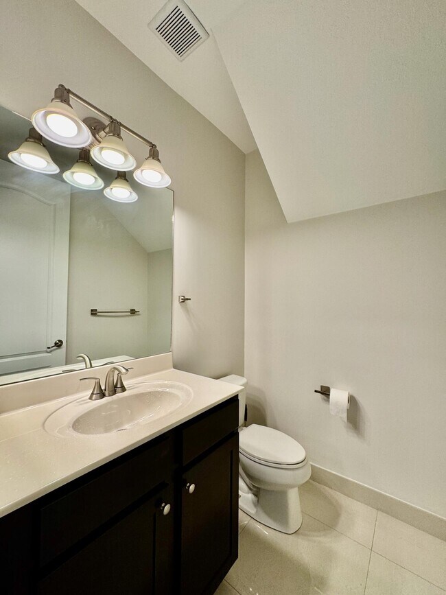 Building Photo - 9623 Town Parc Cir S