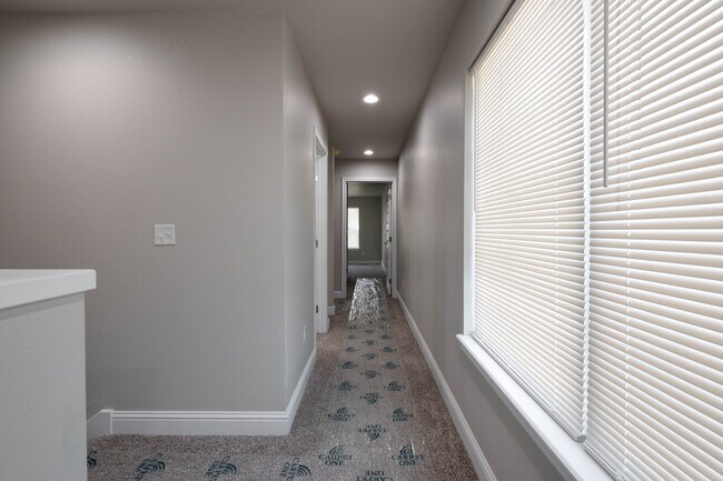 Building Photo - 1711 2nd Ave