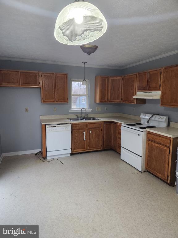 Building Photo - 121 Hampton Ct